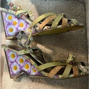 Pretty Poetic License heels, 8.5, never worn